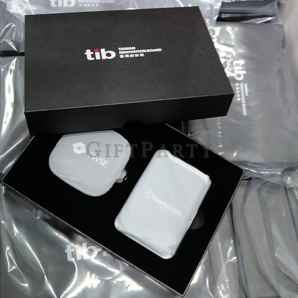 數據線禮盒,磁吸支架,手機支架贈品,企業禮贈品,商務科技禮盒,客製禮品套組,品牌贈品,數據線+磁吸手機支架禮盒組