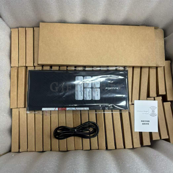 3C禮品 , 客製化無線充, 皮革滑鼠墊訂製, 科技紀念品, 廣告輔銷品, 15W 快充禮品Customized wireless chargers, custom leather mouse pad