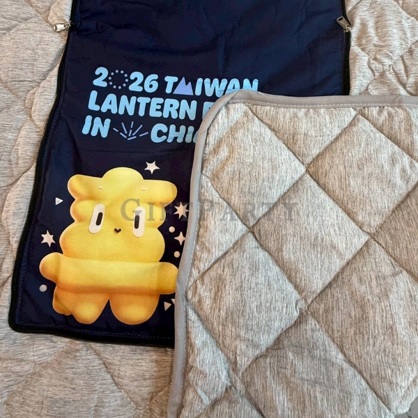 兩用珊瑚絨摺疊抱毯客製化禮品, 贈品推薦, 珊瑚絨抱毯, 客製化抱枕毯, 企業廣告贈品, 台北客製化禮贈品, 新北客製化禮贈品,